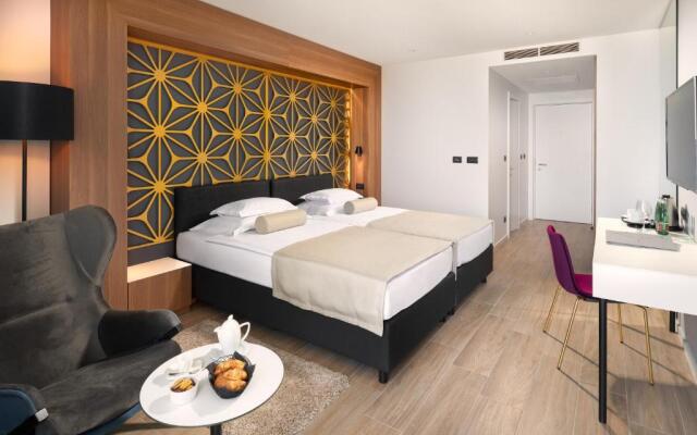 Suite with water view