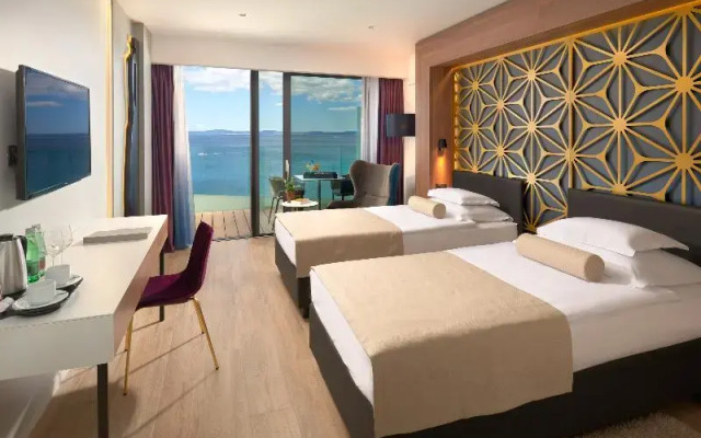 Superior Double room with balcony and with sea view