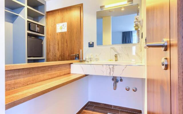 Standard Triple room with balcony
