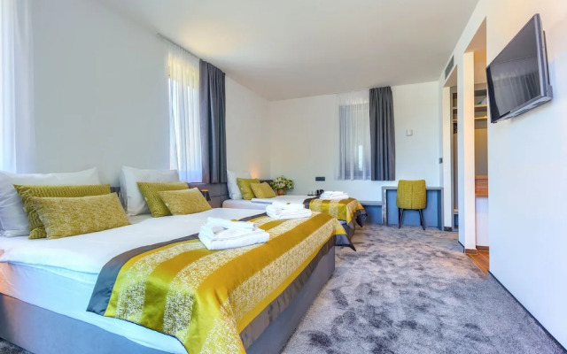 Standard Triple room