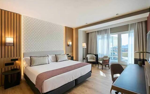 Deluxe Pool Junior Suite