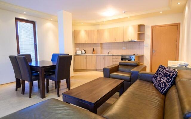 2 Bedrooms Apartment