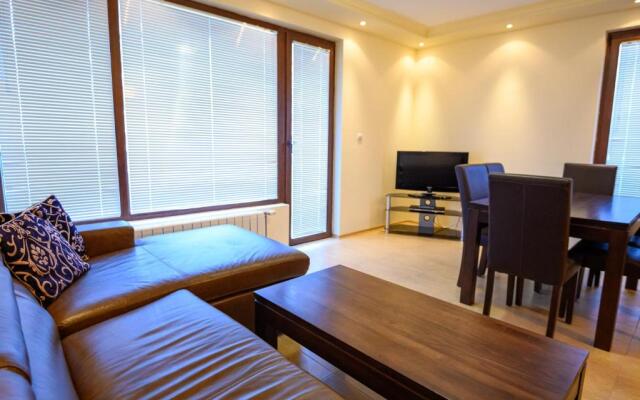 3 Bedrooms Apartment