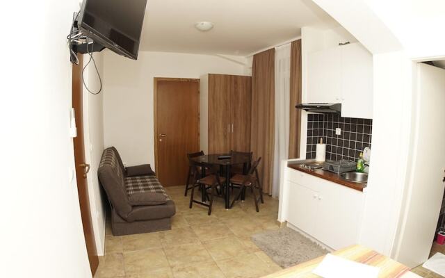 Inviting Apartment 14 Sleeps 3 Guests