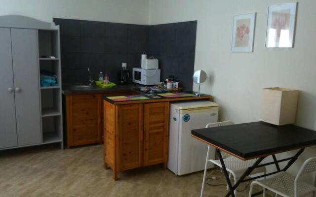 Kingsize Bed 2×2,20 Comfort Super Wifi 70 Mbps Studio!