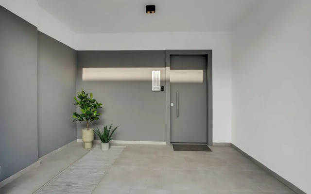Sanders Arch – Inviting 1-bdr Apt w Balcony