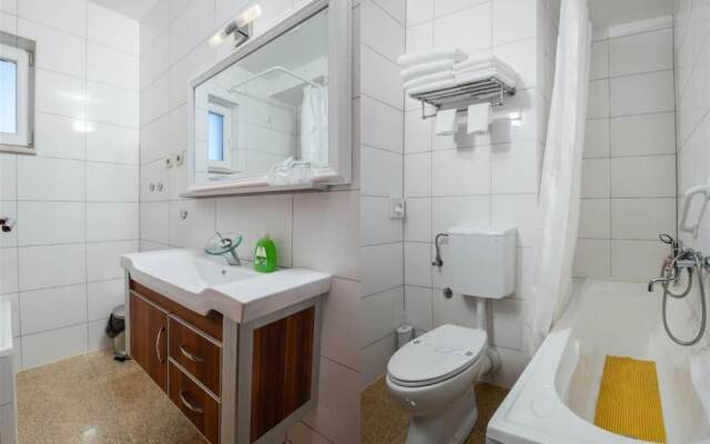 1 Bedroom Double Apartment with mountain view