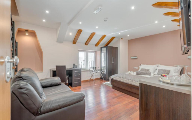 Superior Double Suite with city view