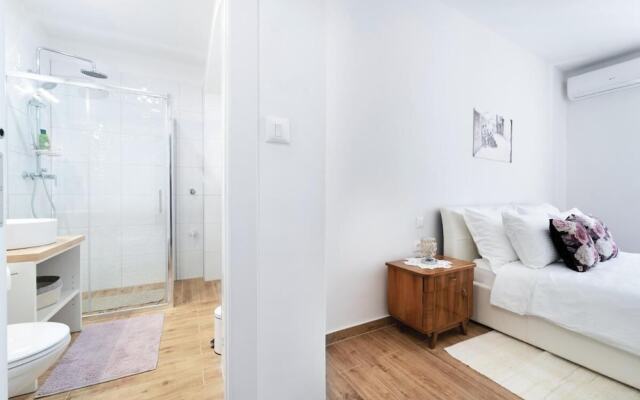 Palazzo D Apartments – One