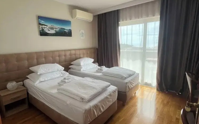 Standard Double room with balcony and with partial sea view