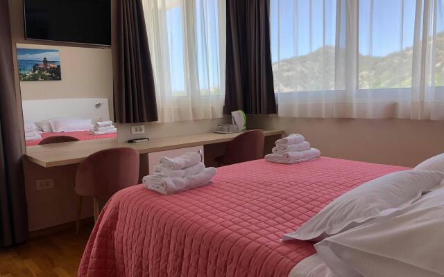 Standard Quadruple room with balcony and with sea view