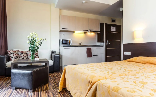 Standard Quadruple Studio with park view
