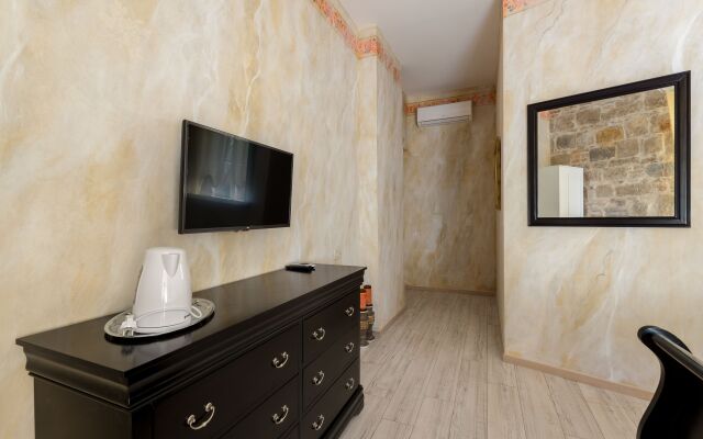 Standard Double room with courtyard view