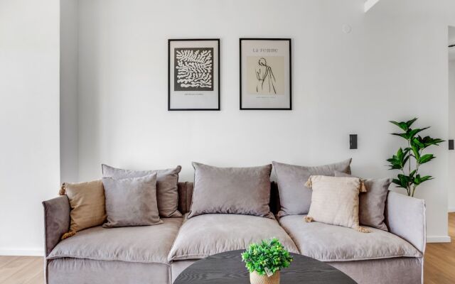 Sanders Arch – Darling 1-bdr Apt w Balcony