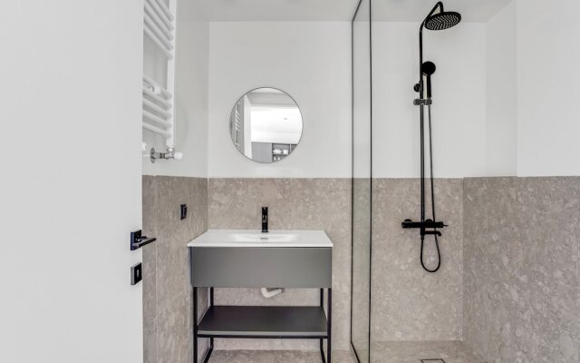 Sanders Arch – Enchanting 1-bdr Apt w Balcony