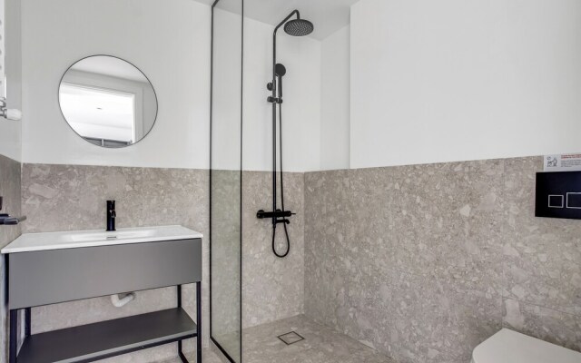 Sanders Arch – Endearing 1-bdr Apt w Balcony