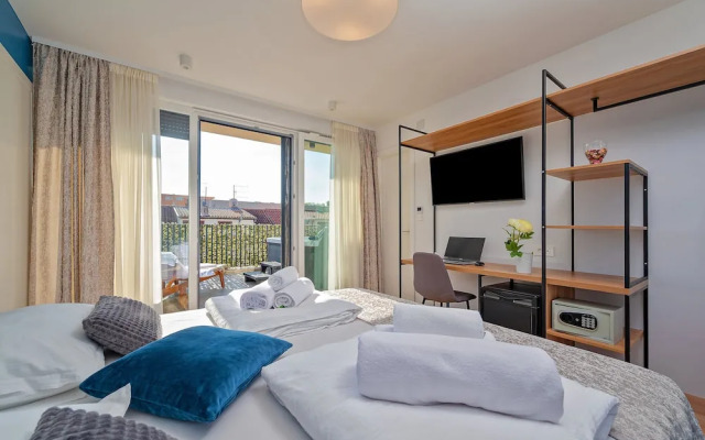 Deluxe Single room with balcony and with garden view