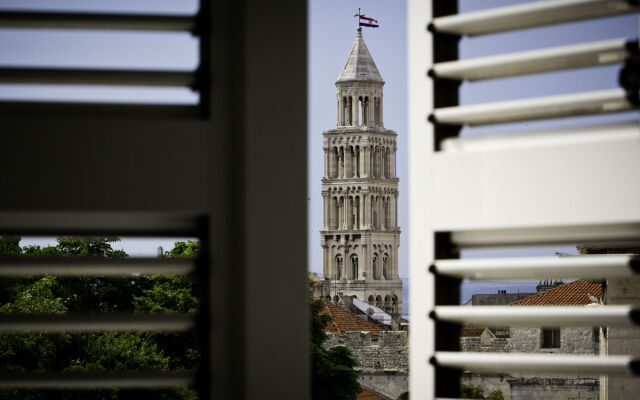 Deluxe Suite with view