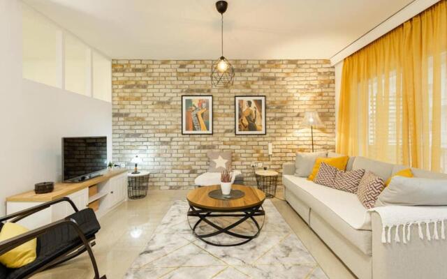 Spacious stylish studio up to 4ppl close to centre