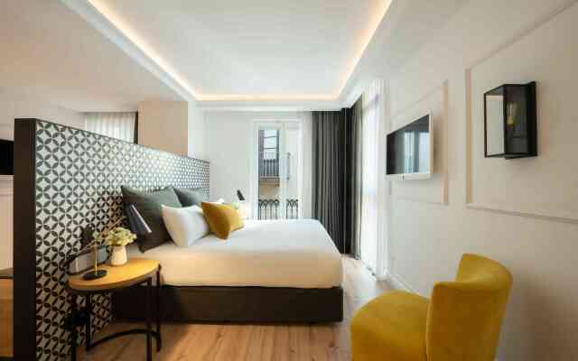 Junior Suite with balcony and with view