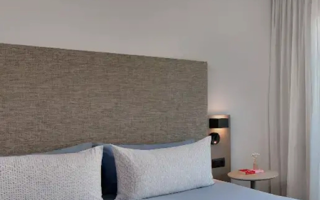 Connecting Double The Townhouse & The Studio with balcony