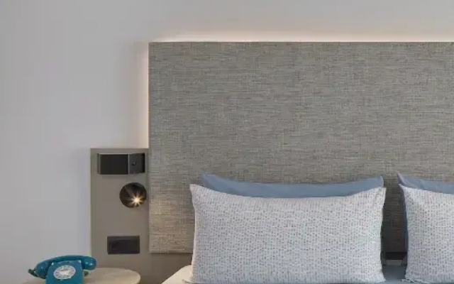 Connecting Double The Townhouse & The Studio with city view