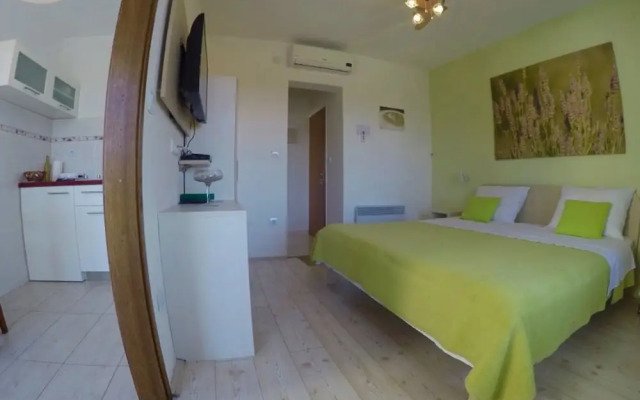1 Bedroom Double Apartment with garden view