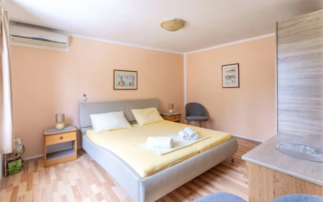 1 Bedroom Single Apartment with balcony and with pool view