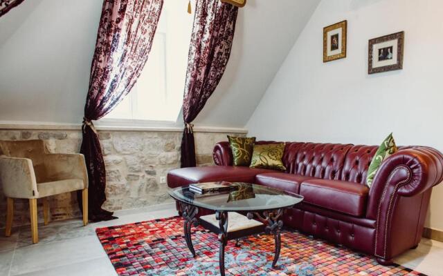 1 Bedroom Luxury Apartment with city view