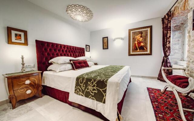2 Bedrooms Luxury Apartment