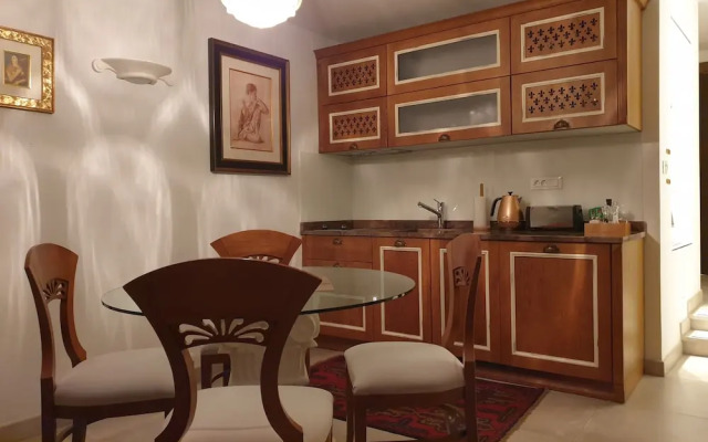 Luxury Single Suite